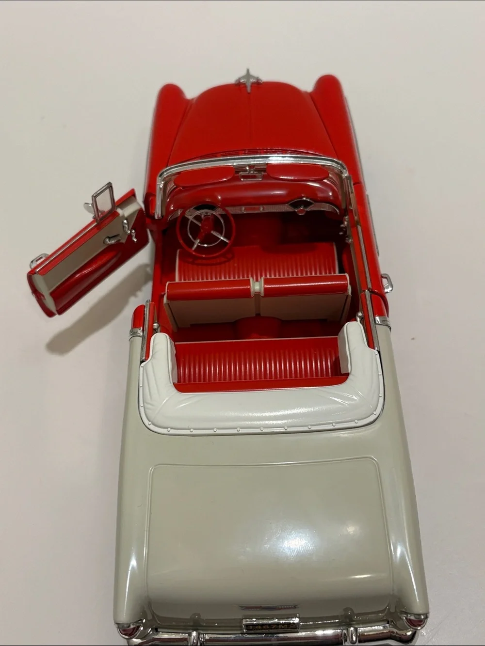 Ertl 1955 Chevrolet Indy Pace Car convertible. 1:18 Diecast.